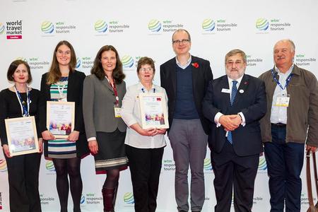 In London na afloop van die oorhandigings, met vlnr Brenda du Toit, ‘n verteenwoordiger van &Beyond (Silwer in Best for Beach Tourism), Heidi van der Watt, Glenda Kitley, Justine Francis, Harold Goodwin en Wilfred Chivell